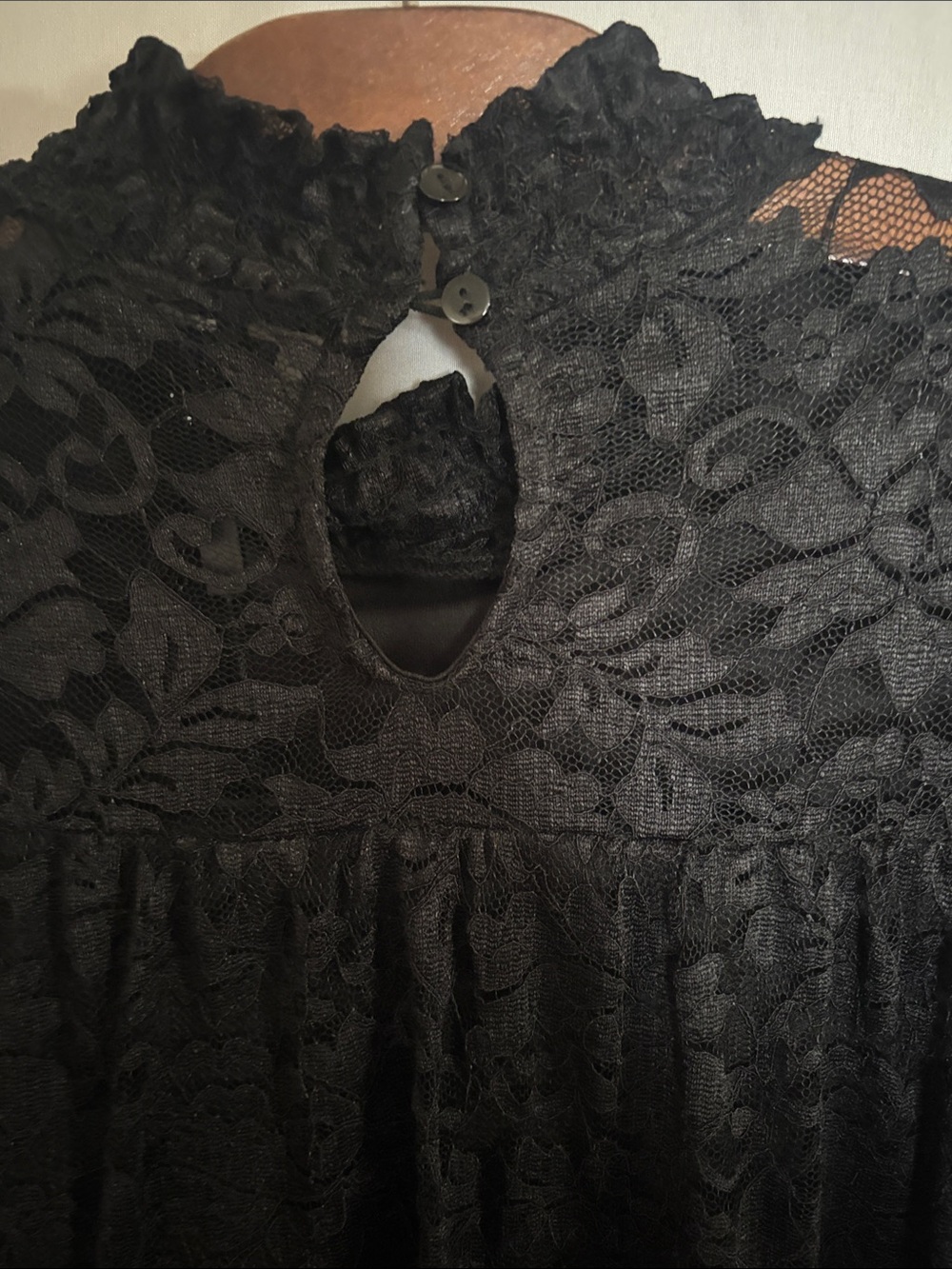 Cable & Gauge Black Lace Short Sleeve Blouse - Picture 8 of 12